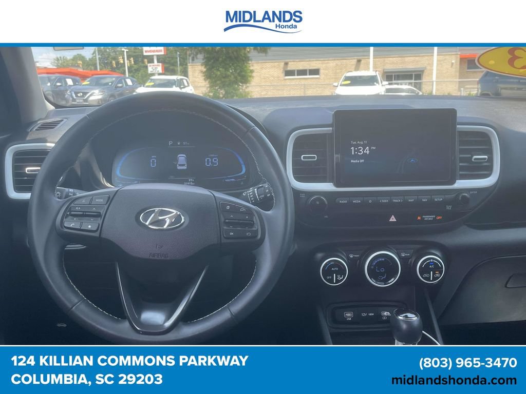 Used 2023 Hyundai Venue Limited FWD image 10