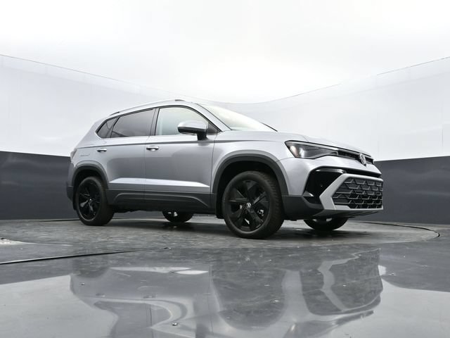 Used 2025 Volkswagen Taos SE FWD image 32