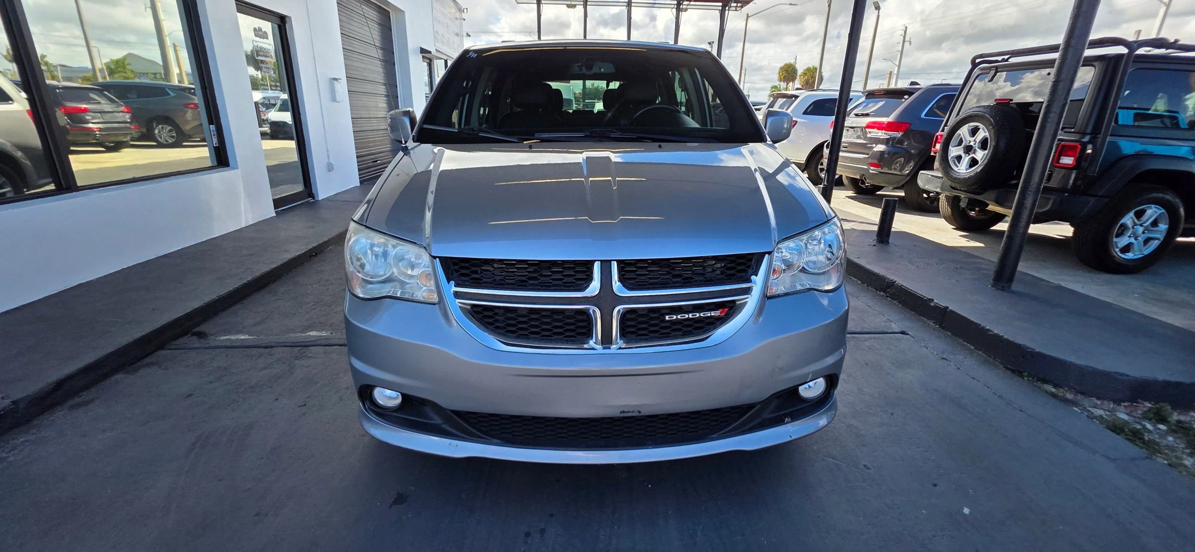 Used 2018 Dodge Grand Caravan SXT FWD image 4