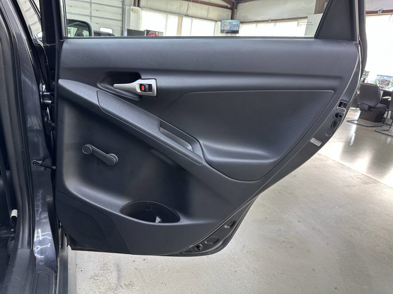 Used 2010 Pontiac Vibe w/ Sun and Wheels Package image 14