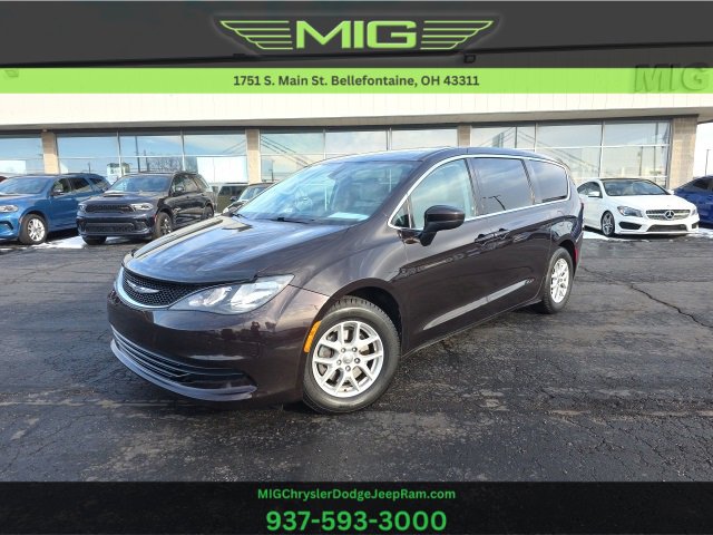 Used 2017 Chrysler Pacifica Touring image 1
