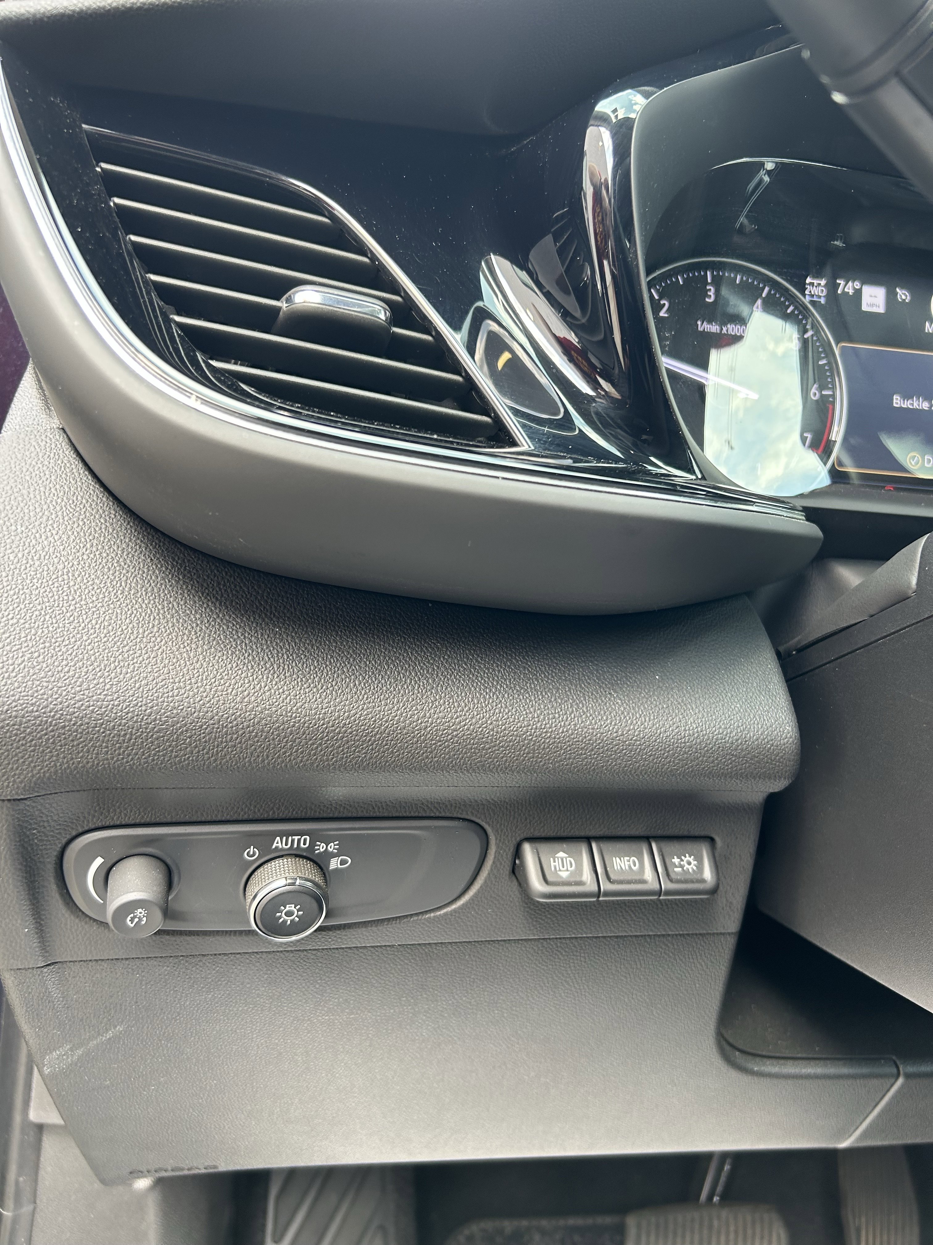 Used 2021 Buick Envision Avenir w/ Technology Package II AWD/4WD image 18