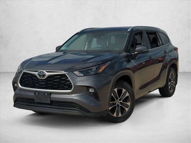 Used 2023 Toyota Highlander XLE