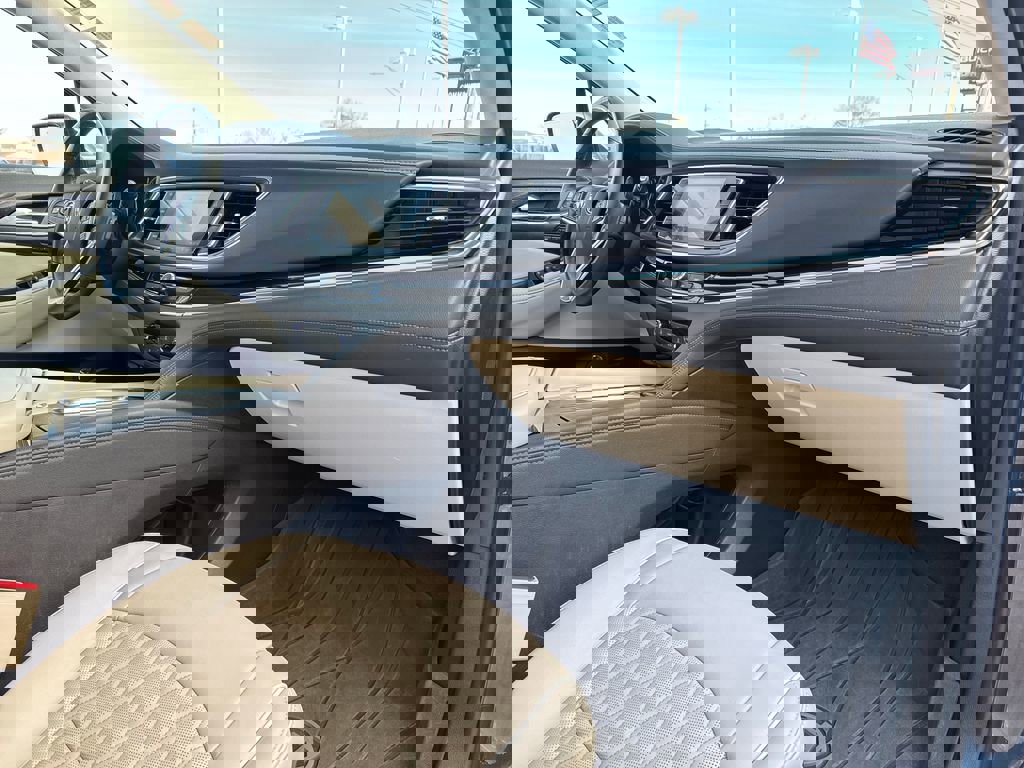 Used 2024 Buick Enclave Avenir image 43