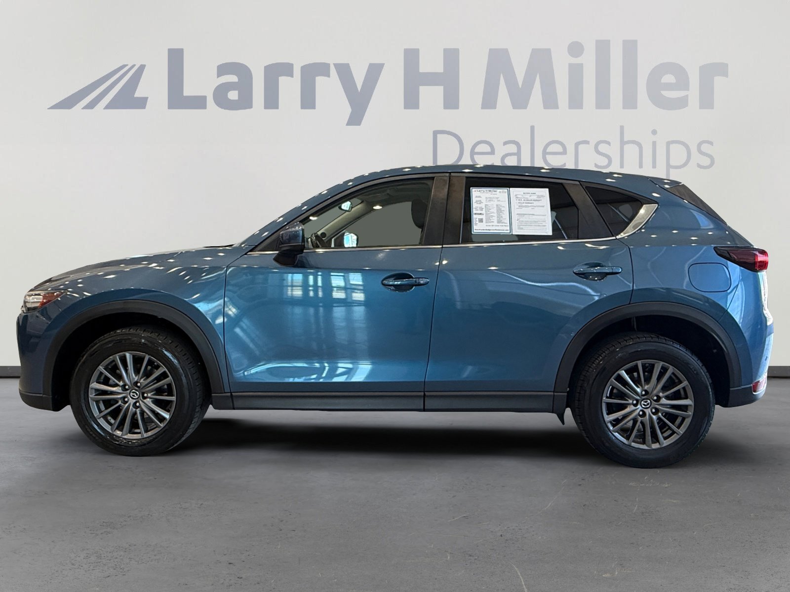 Used 2017 MAZDA CX-5 Touring w/ Preferred Equipment Package image 2