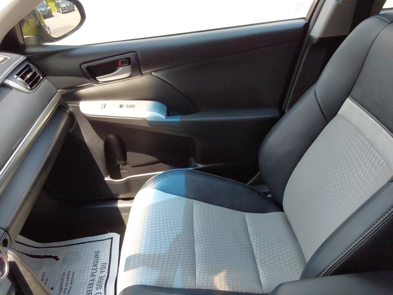 Used 2013 Toyota Camry SE FWD image 13