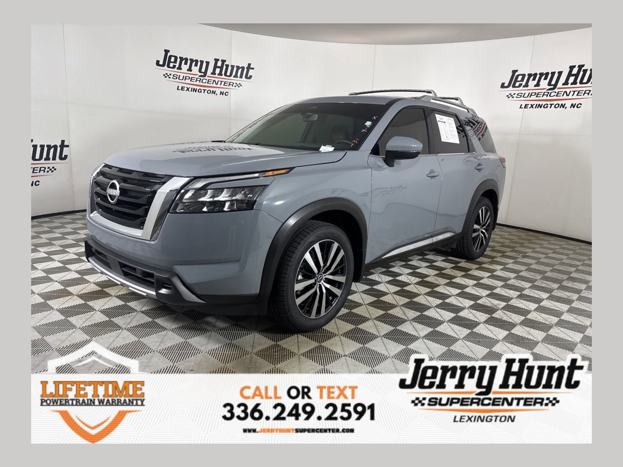 Used 2025 Nissan Pathfinder Platinum w/ Cargo Package FWD image 1