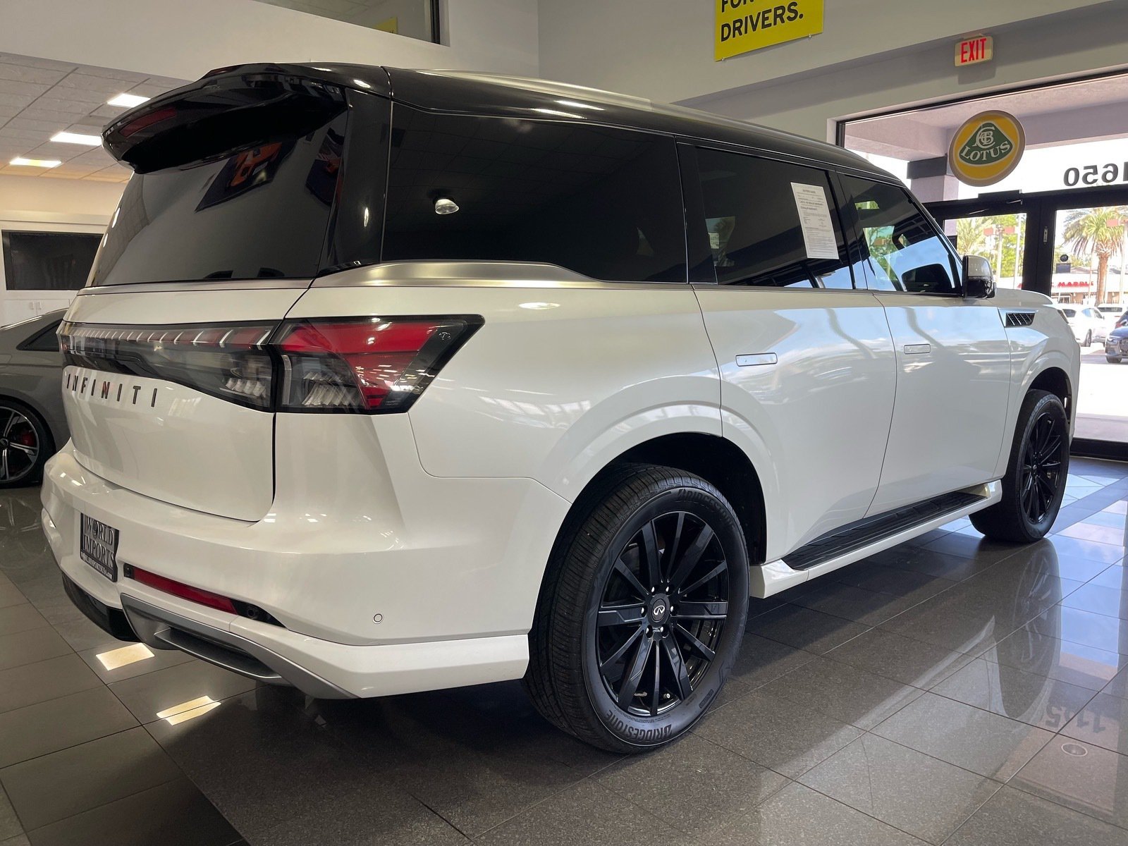 Used 2025 INFINITI QX80 Sensory AWD/4WD image 5