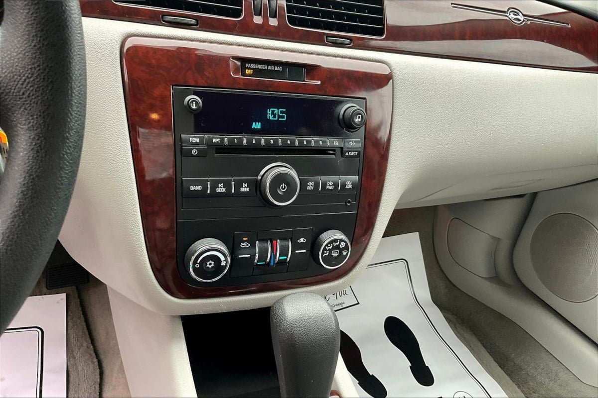 Used 2008 Chevrolet Impala LT FWD image 9