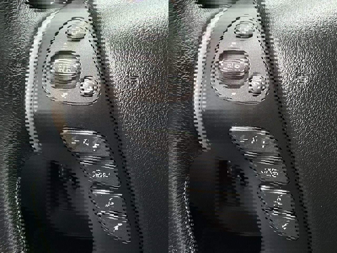 Used 2017 INFINITI QX60 FWD w/ Deluxe Technology Package image 31