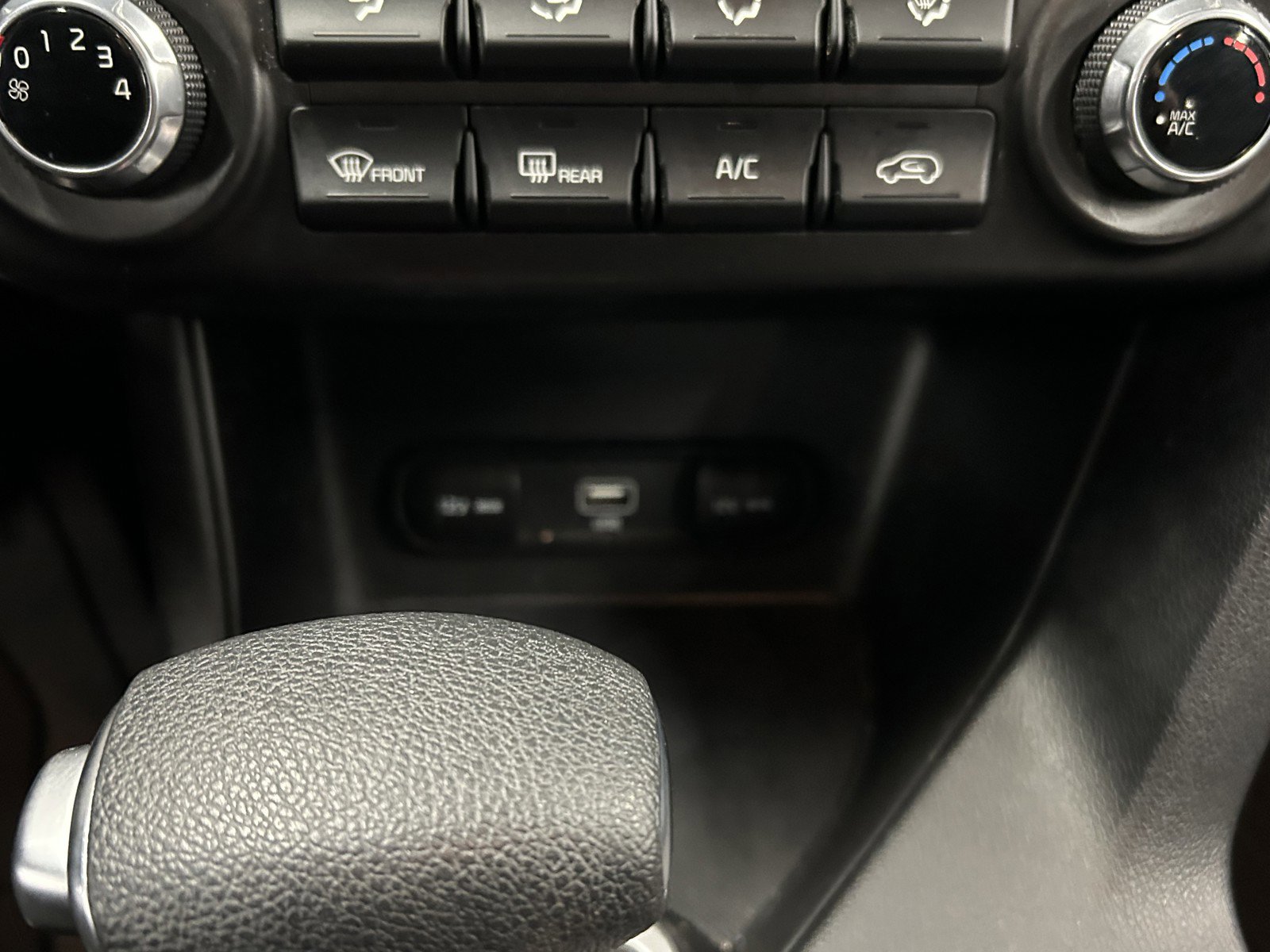 Used 2020 Kia Sportage LX image 32