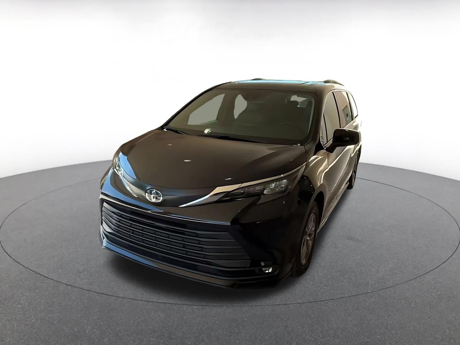 Used 2025 Toyota Sienna XLE FWD image 6