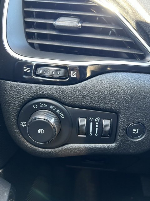 Used 2023 Jeep Cherokee Altitude Lux image 29