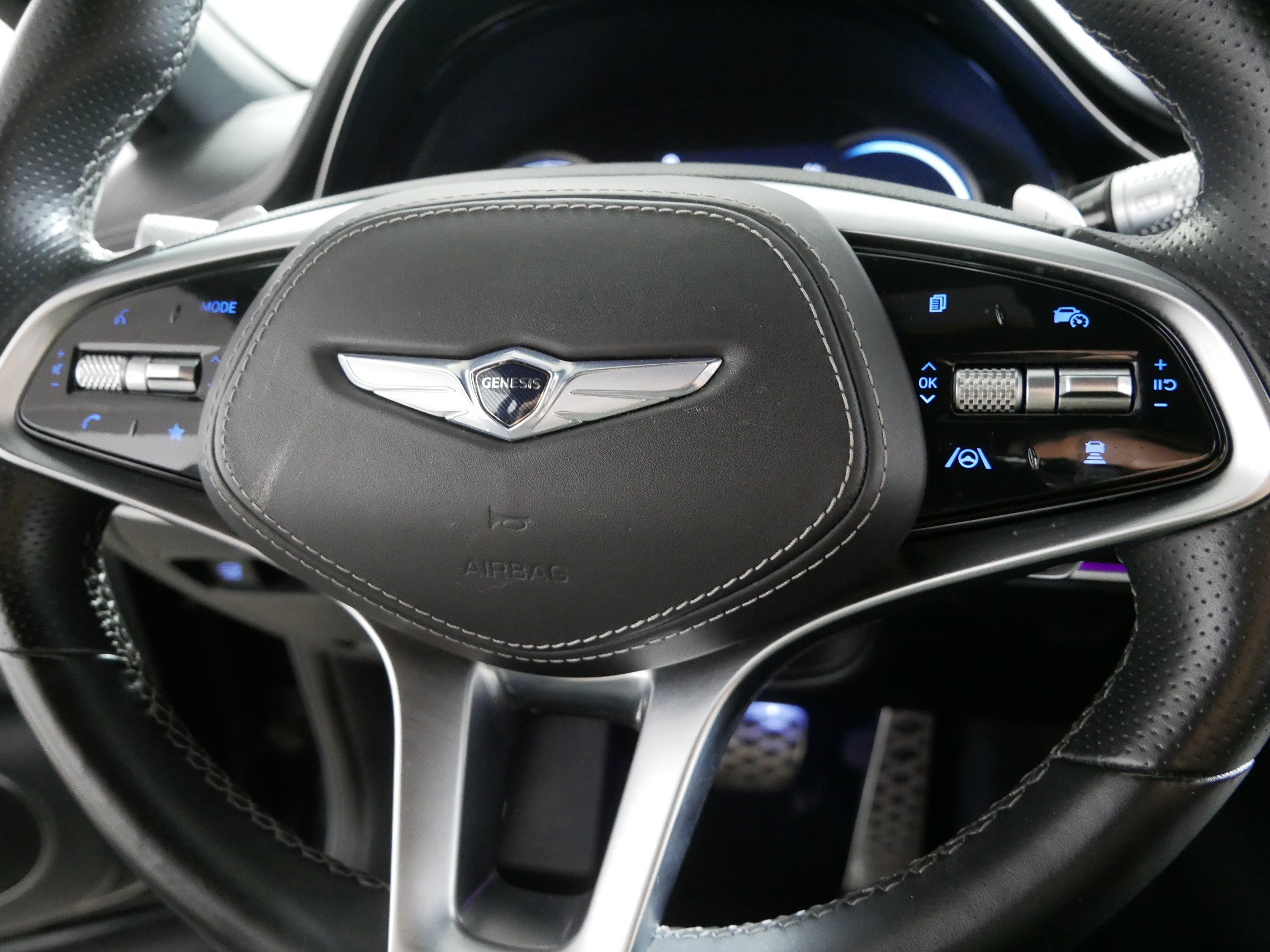 Used 2022 Genesis GV70 3.5T Sport w/ Sport Advanced Package AWD/4WD image 25