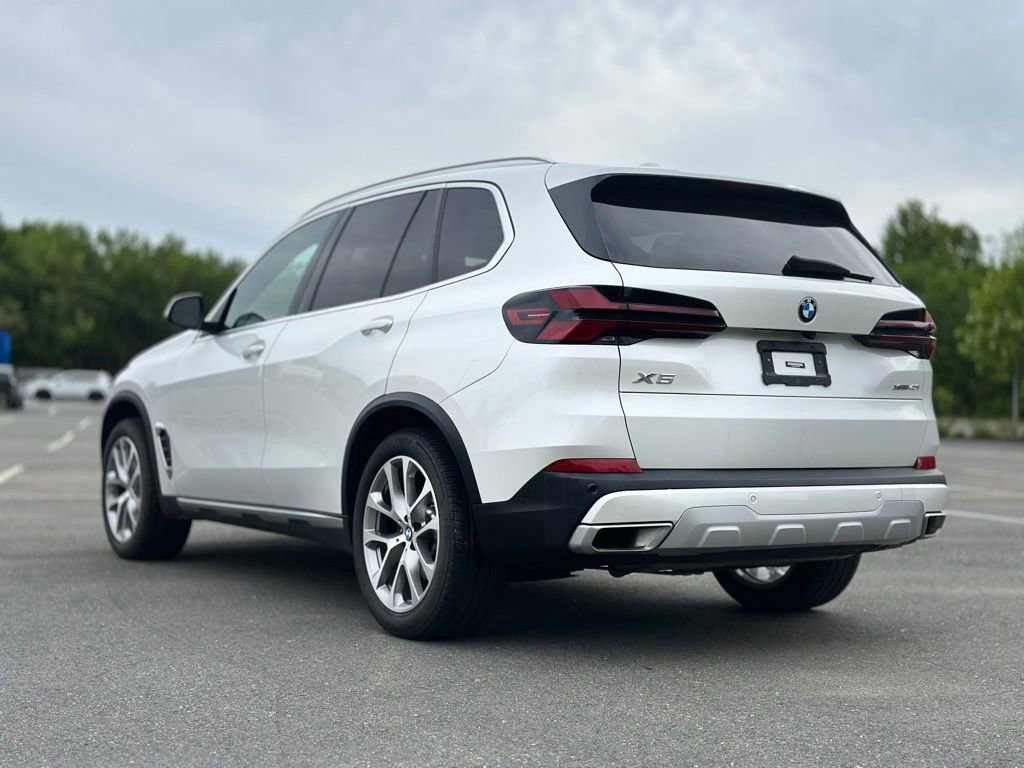 Used 2024 BMW X5 xDrive40i w/ Premium Package AWD/4WD image 4