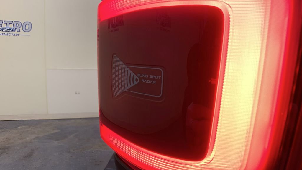 Used 2018 Ford F150 Lariat w/ Equipment Group 502A Luxury AWD/4WD image 18