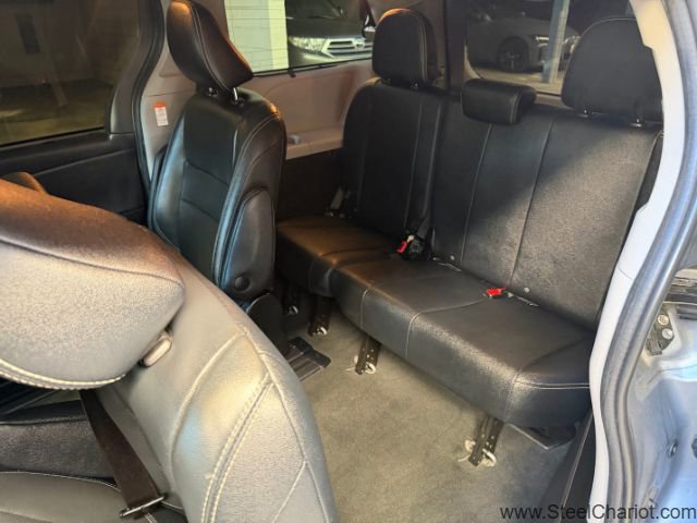 Used 2017 Toyota Sienna SE w/ Protection Package image 14