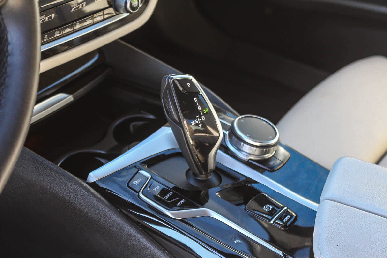 Certified 2023 BMW 530i w/ Premium Package image 19