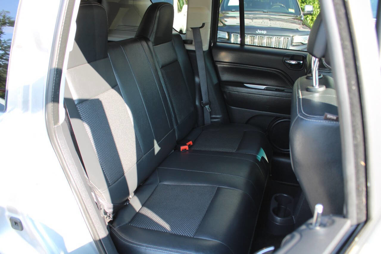 Used 2016 Jeep Compass Latitude image 28