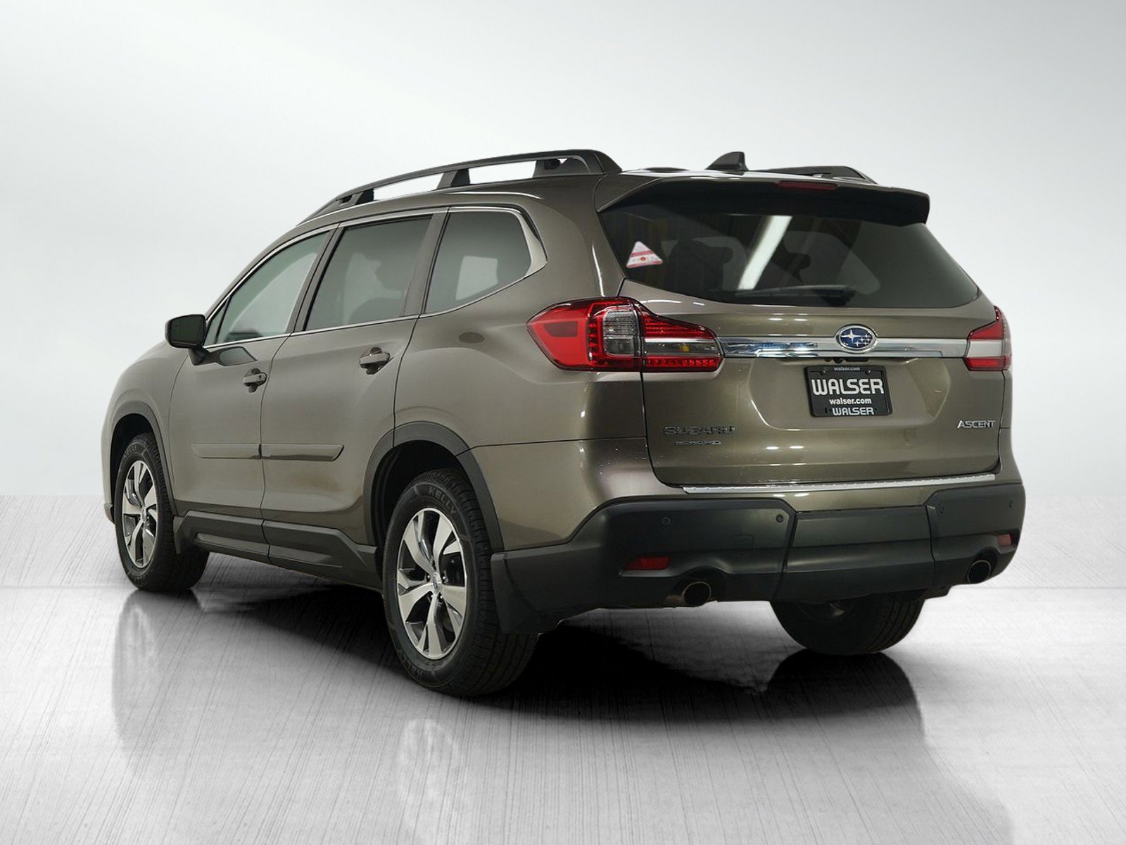 Used 2021 Subaru Ascent Premium image 3