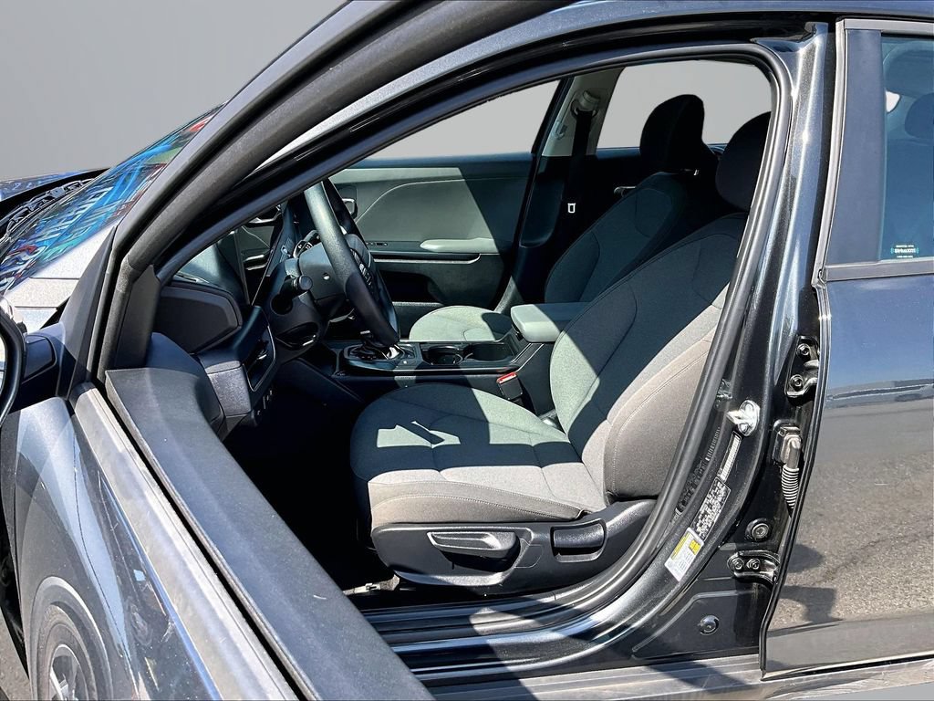 Used 2025 Kia K4 FWD image 23
