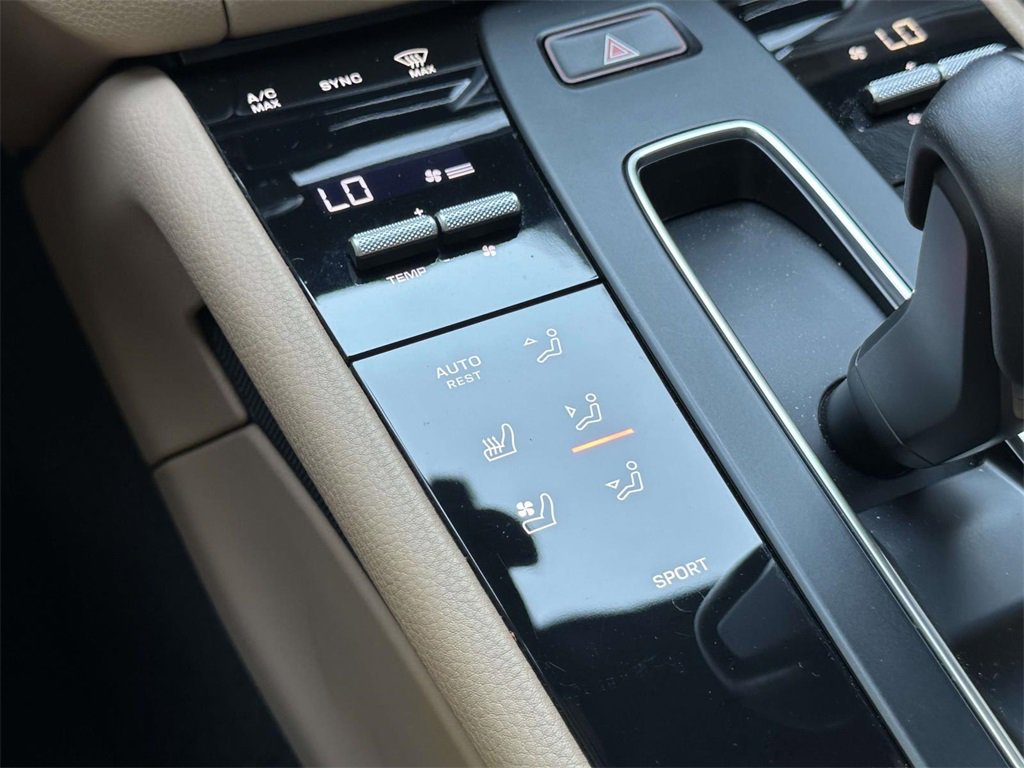 Certified 2025 Porsche Macan Turbo image 29