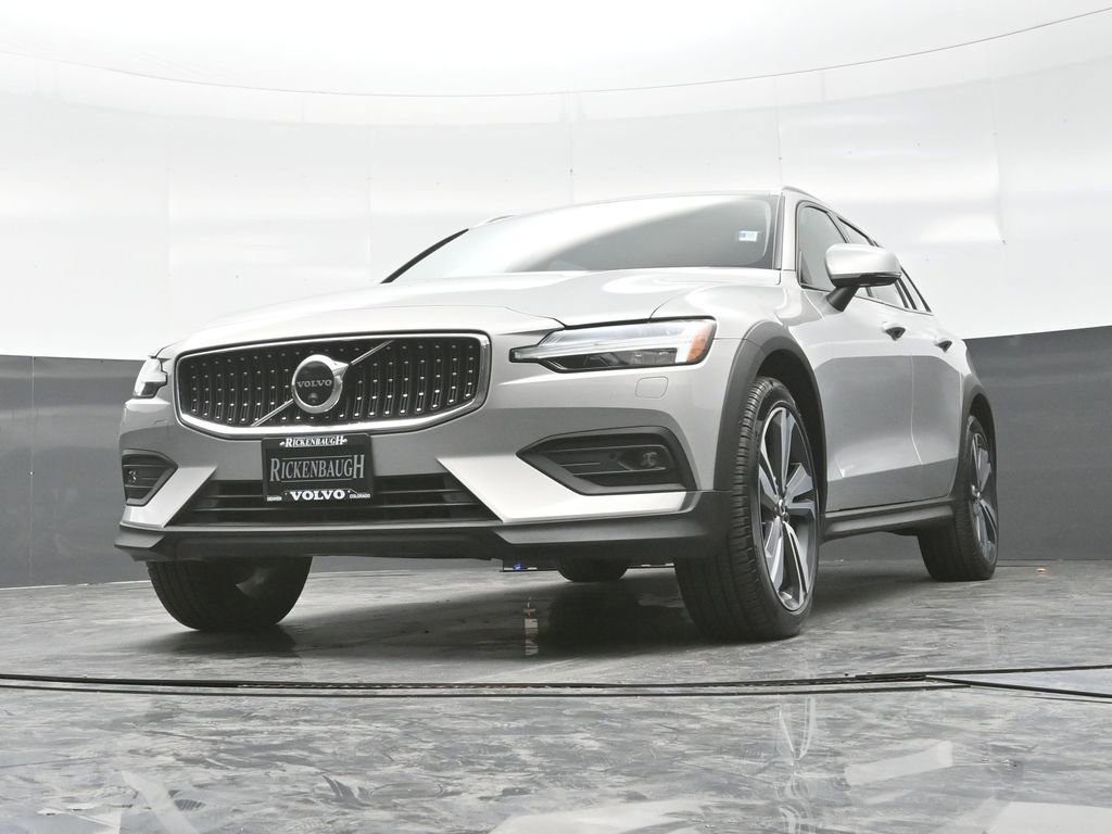 Used 2025 Volvo V60 B5 Cross Country Plus AWD/4WD image 18