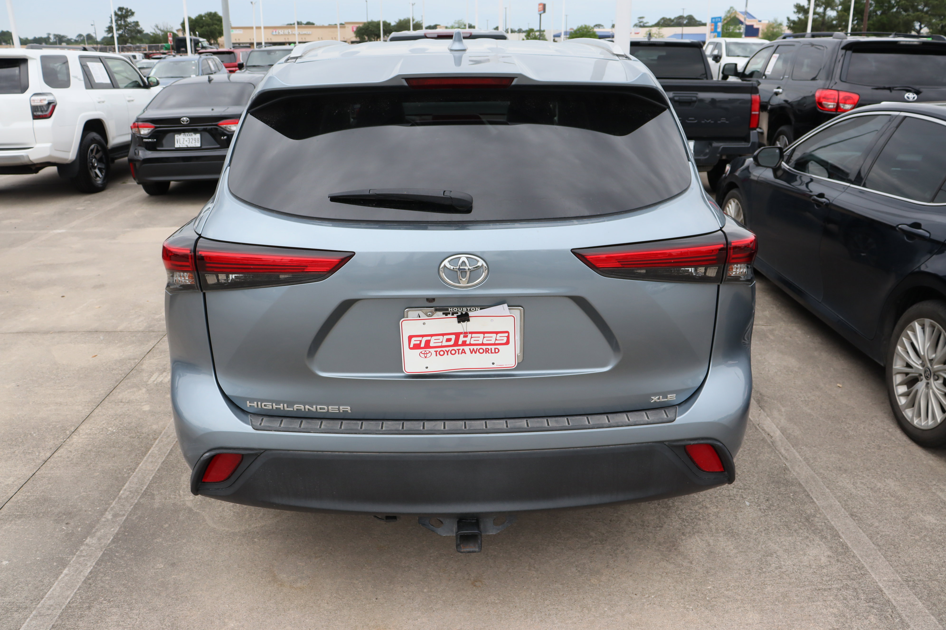 Used 2022 Toyota Highlander XLE image 7