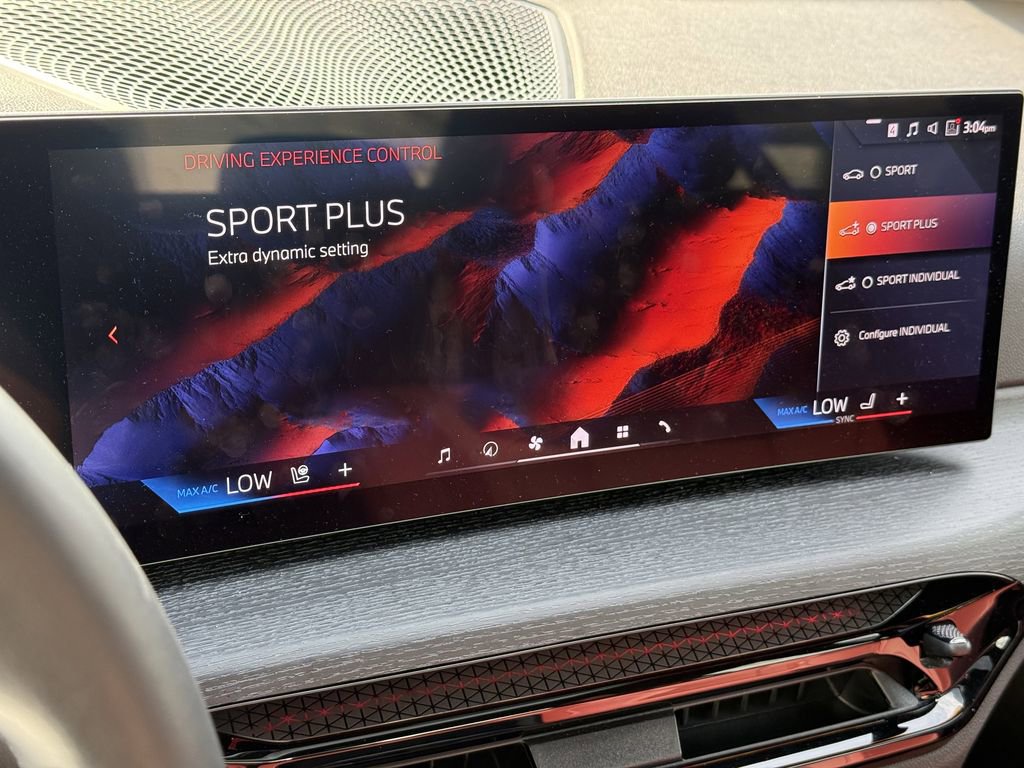 Used 2025 BMW 330i xDrive Sedan w/ M Sport Package image 31