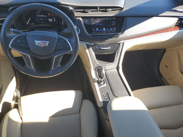 Used 2017 Cadillac XT5 Luxury w/ Driver Awareness Package AWD/4WD image 13
