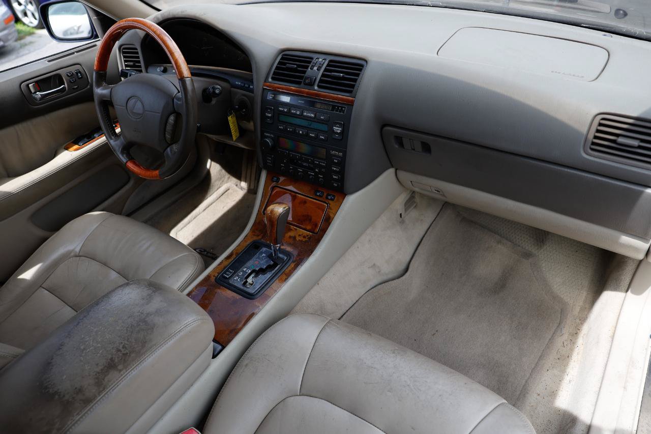 Used 1999 Lexus LS 400 w/ Premium Pkg RWD image 18