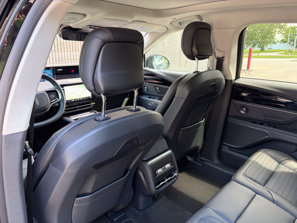 New 2026 Lincoln Nautilus Reserve w/ Jet Appearance Package AWD/4WD image 17
