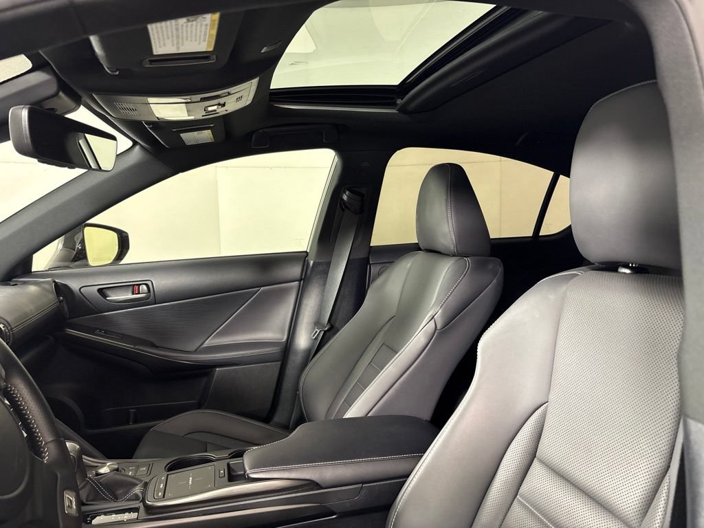 Used 2024 Lexus IS 500 RWD image 31