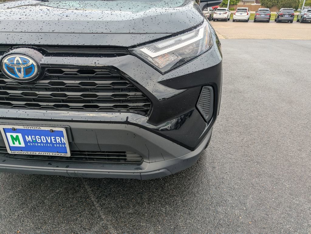 Used 2023 Toyota RAV4 LE AWD/4WD image 11