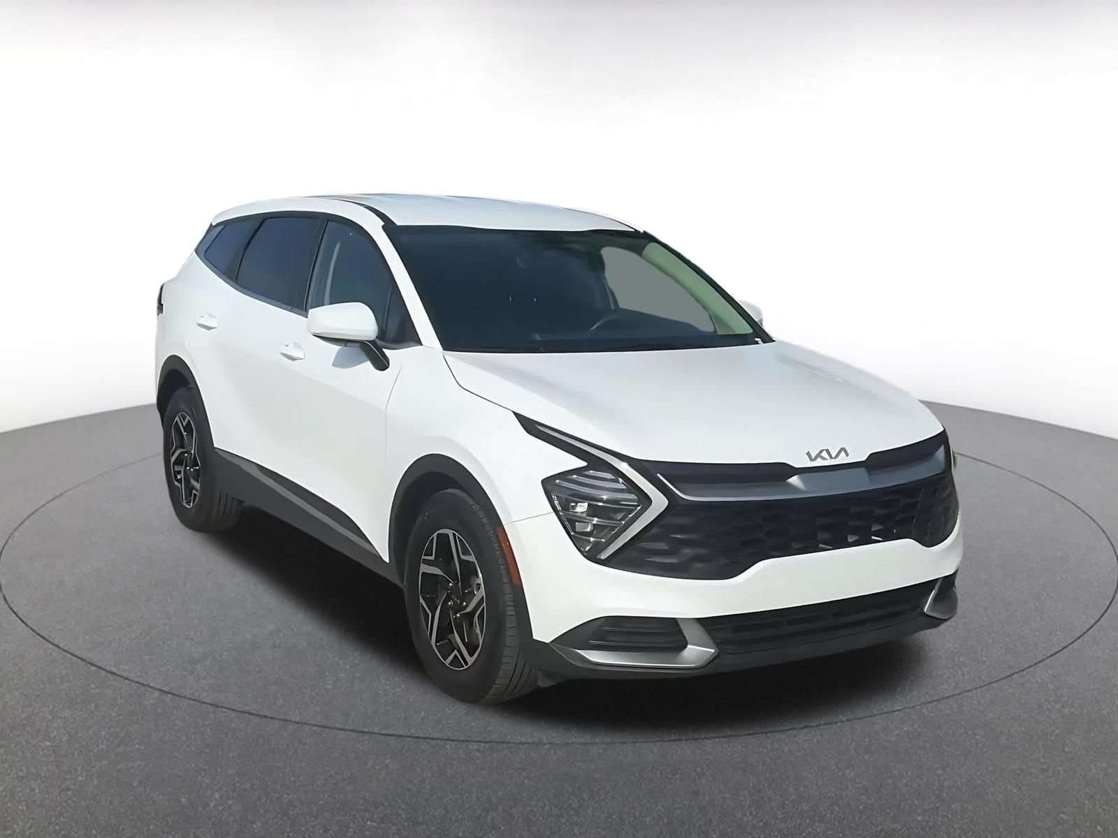 Used 2025 Kia Sportage LX FWD image 3