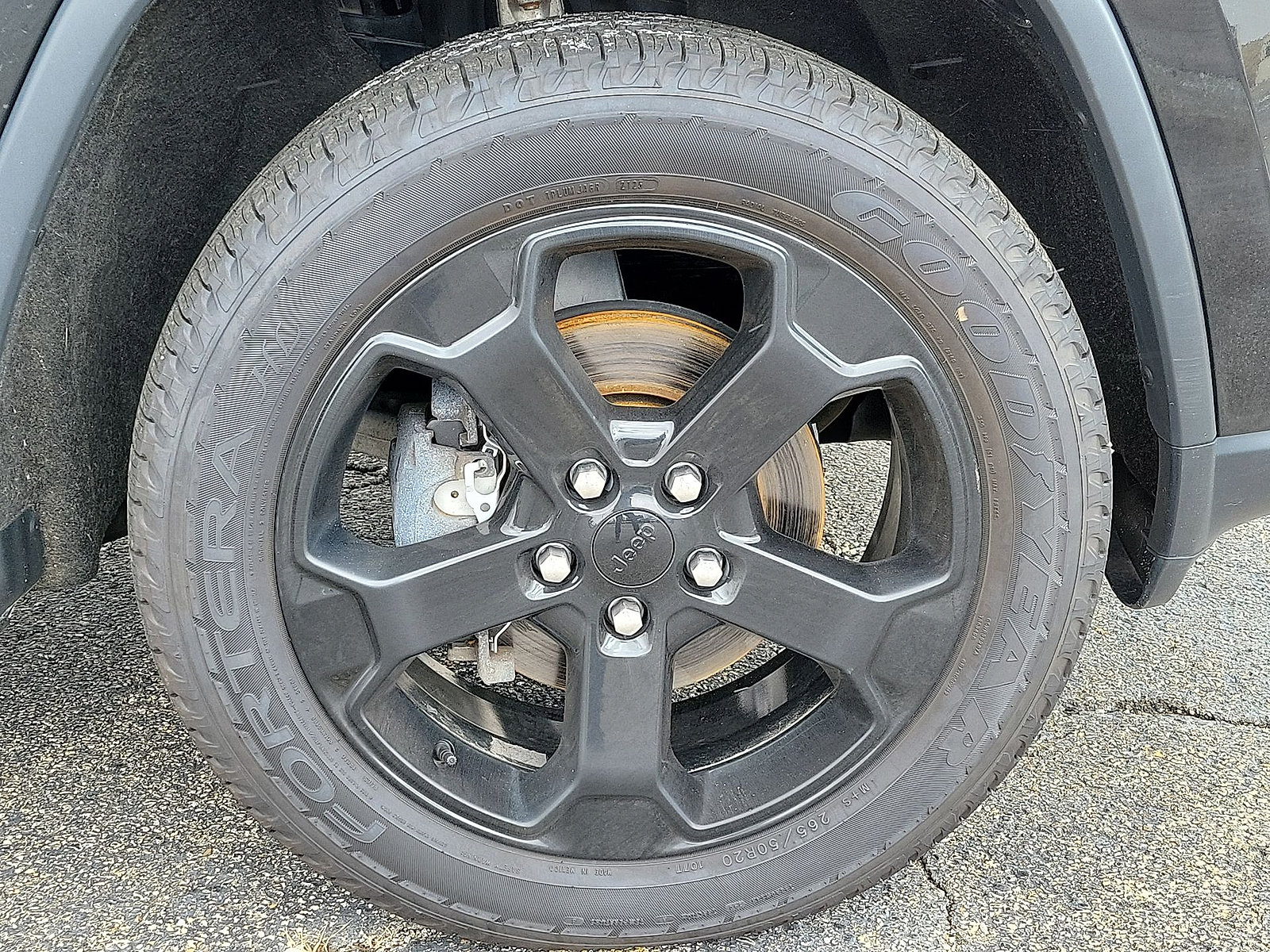 Used 2019 Jeep Grand Cherokee Laredo AWD/4WD image 27