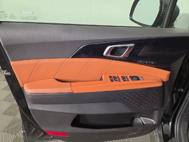 Certified 2025 Kia Carnival SX Prestige FWD image 29