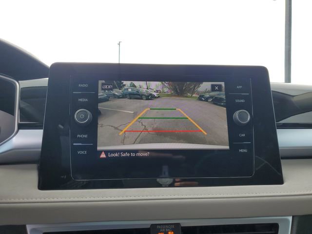 Certified 2025 Volkswagen Taos SE w/ Panoramic Sunroof Package image 24