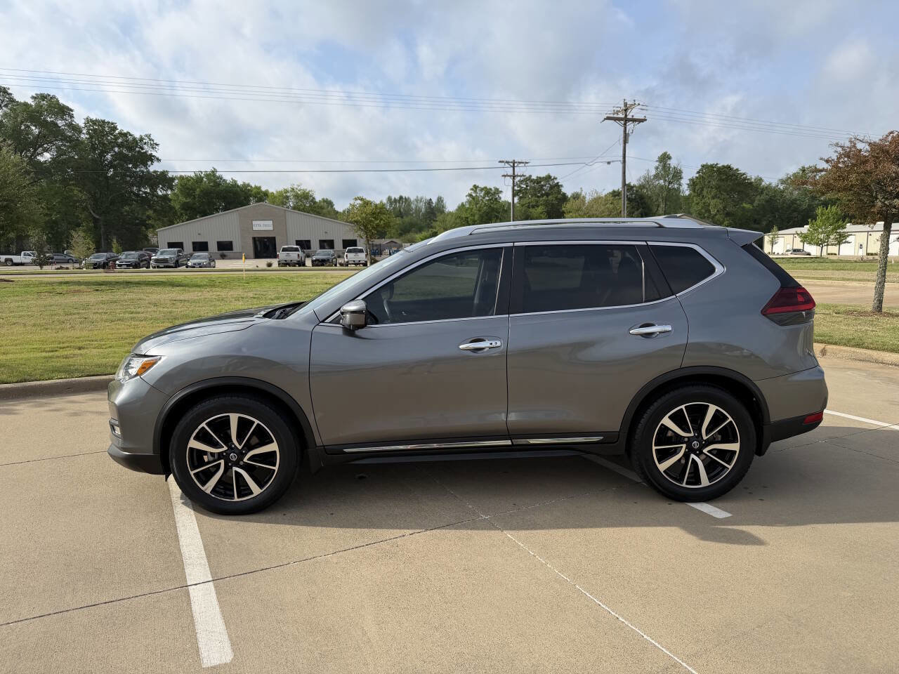 Used 2018 Nissan Rogue SL w/ Premium Package image 4