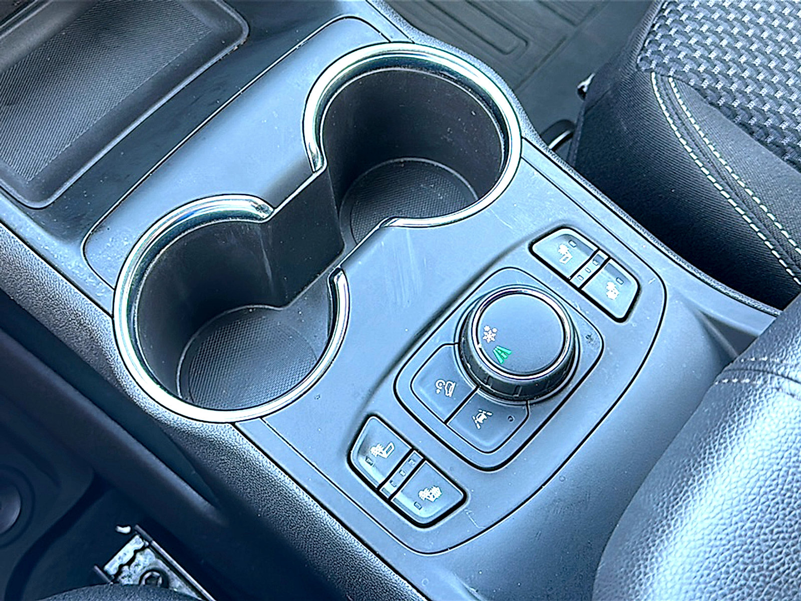 Used 2024 GMC Terrain SLE w/ Driver Convenience Package FWD image 36