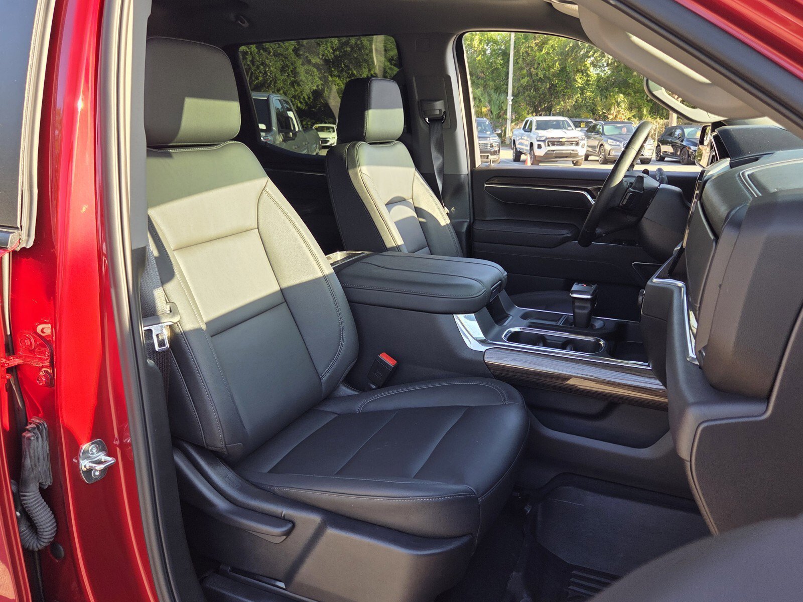 Used 2025 Chevrolet Silverado 1500 LT Trail Boss w/ Convenience Package II AWD/4WD image 26