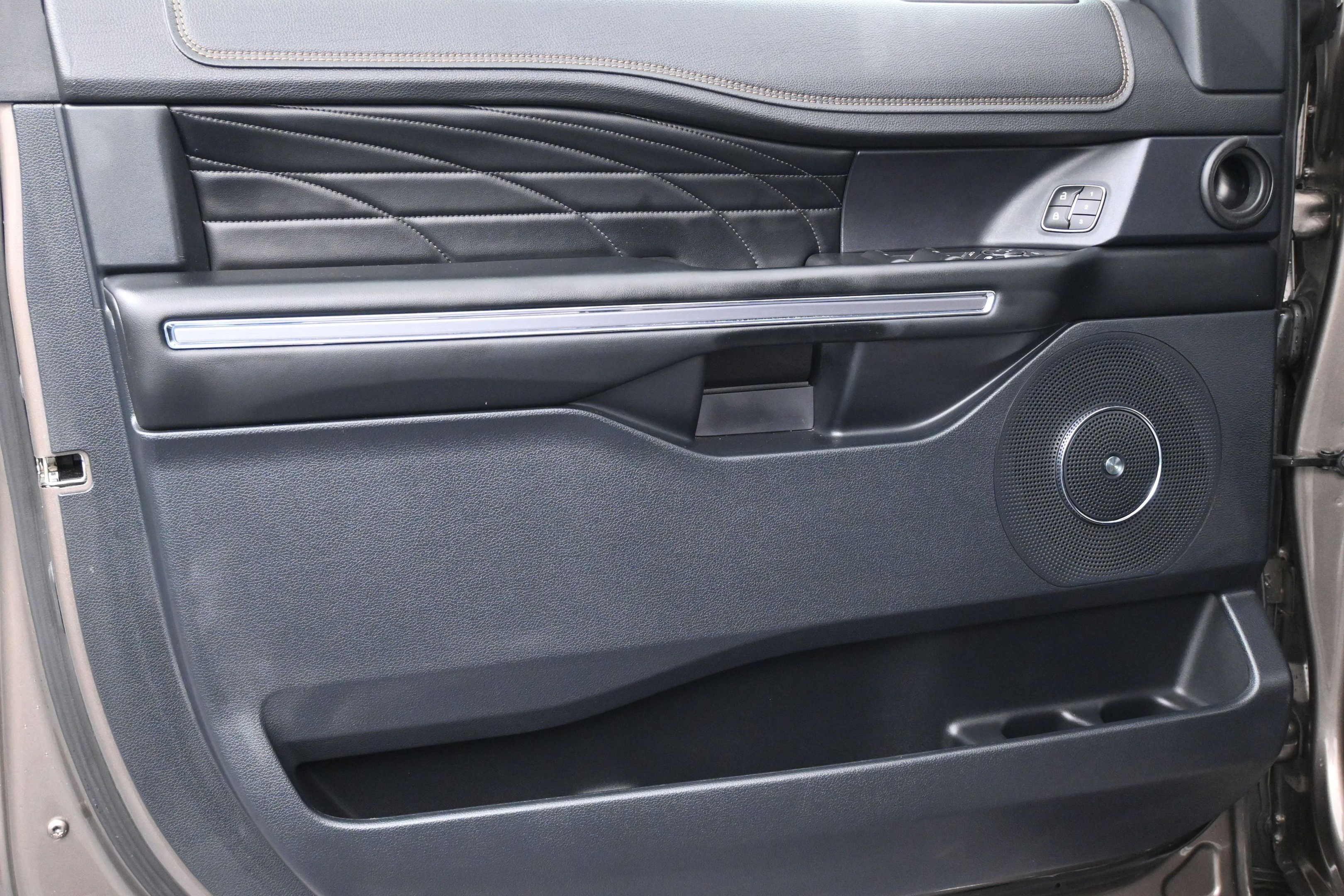 Certified 2019 Ford Expedition Platinum RWD image 11