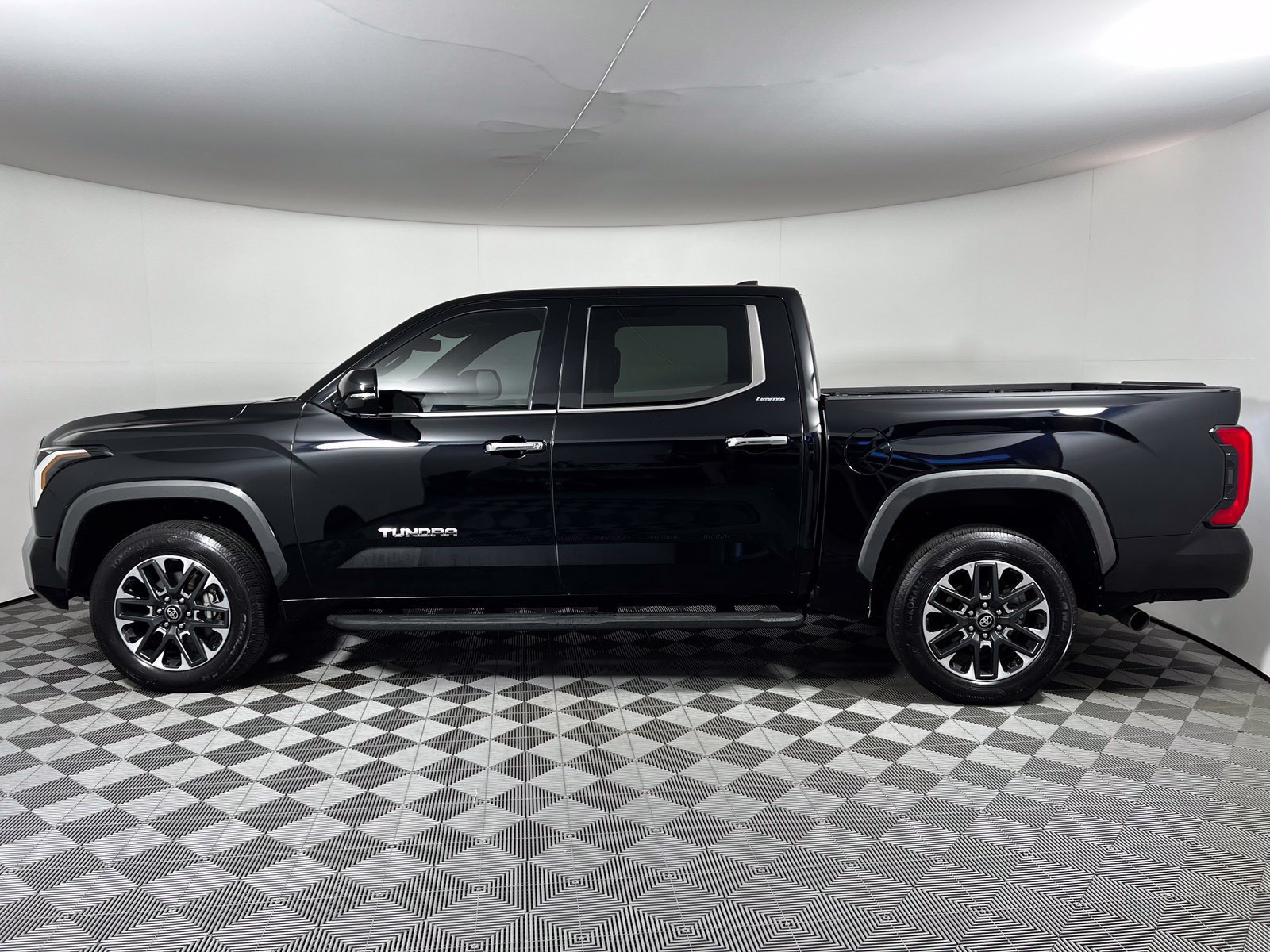 Certified 2026 Toyota Tundra Limited AWD/4WD image 8