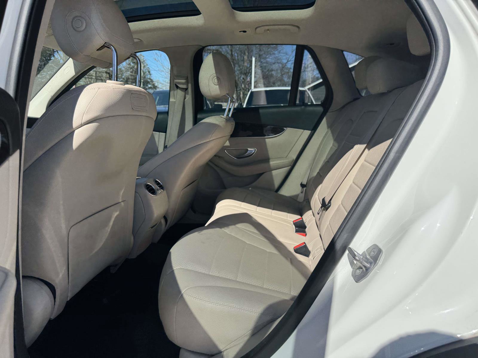 Used 2019 Mercedes-Benz GLC 300 4MATIC image 9