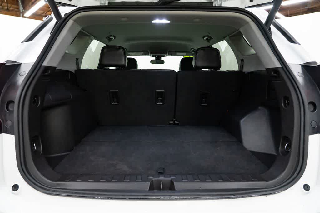 Used 2024 GMC Terrain SLT AWD/4WD image 8