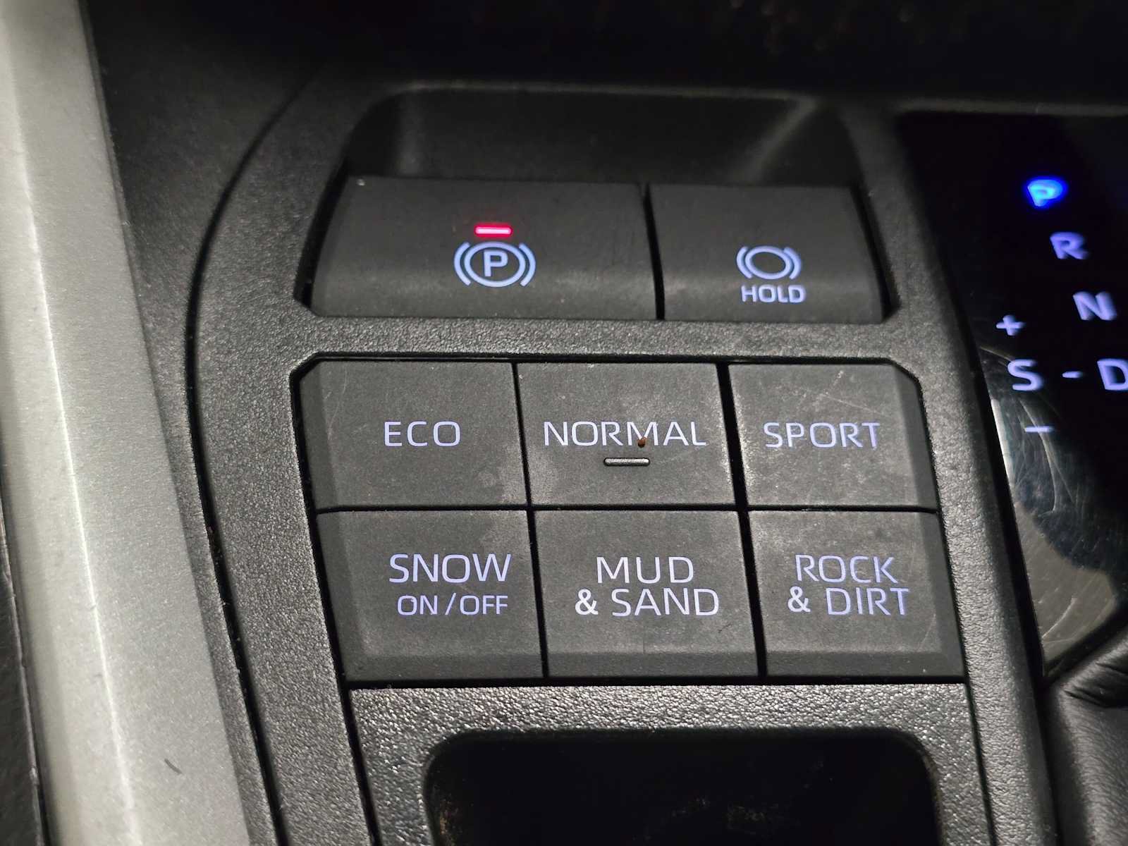 Used 2025 Toyota RAV4 XLE AWD/4WD image 32