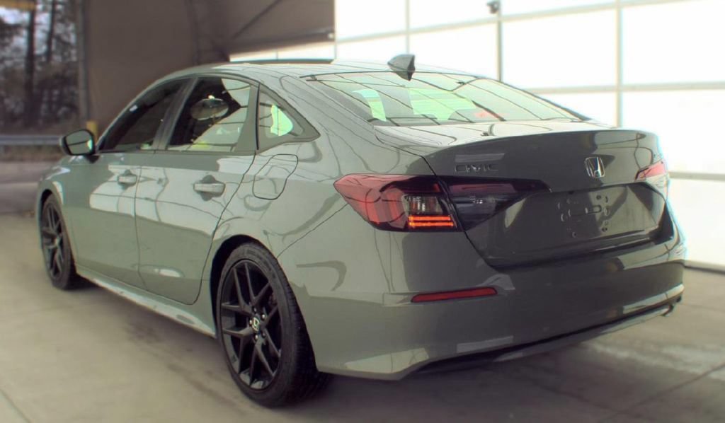 Used 2025 Honda Civic Sport image 3