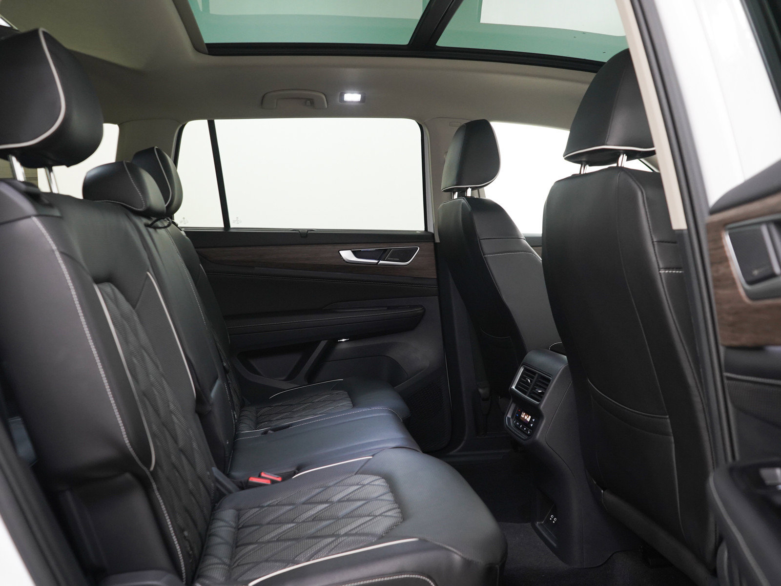 Used 2025 Volkswagen Atlas SEL Premium R-Line AWD/4WD image 12