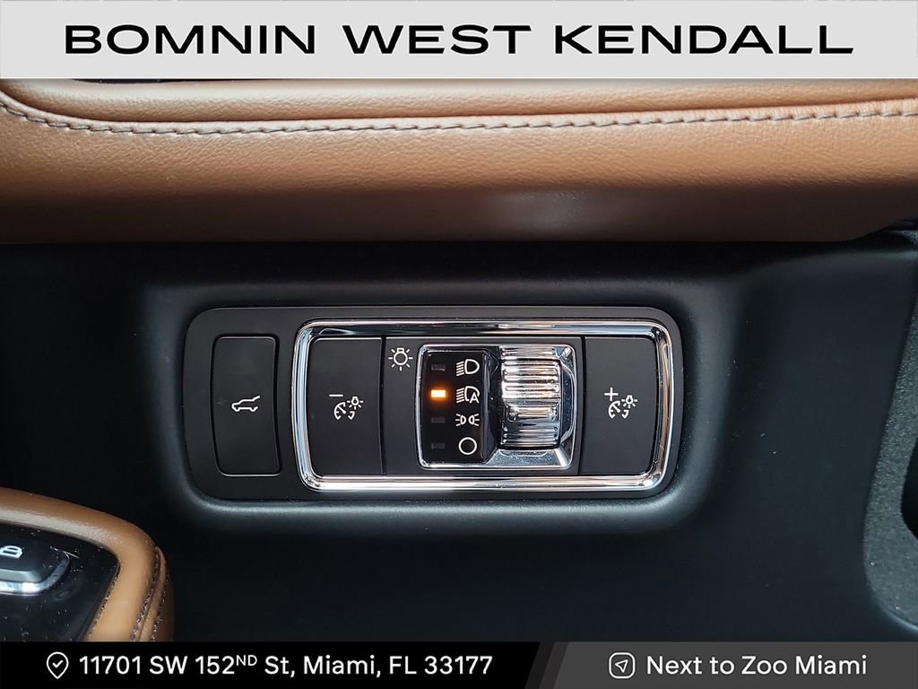 Used 2023 Lincoln Aviator Reserve image 26