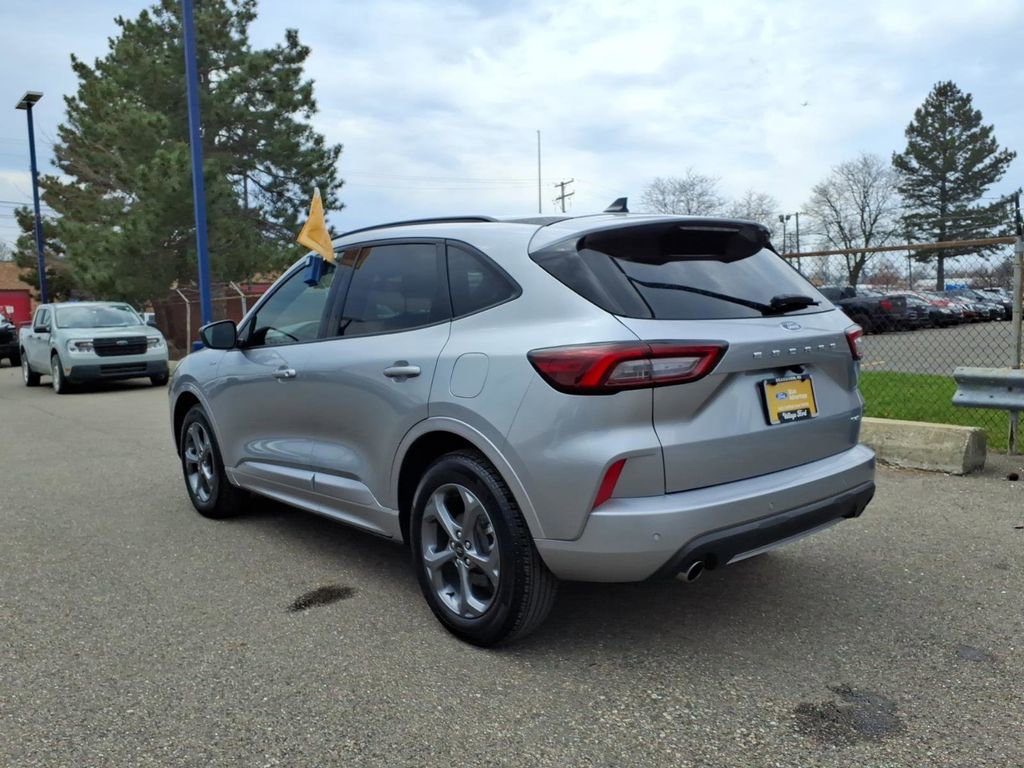 Used 2024 Ford Escape ST-Line w/ Tech Pack #1 image 9